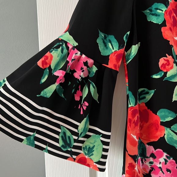 Women’s Dress - Picture 2 of 5